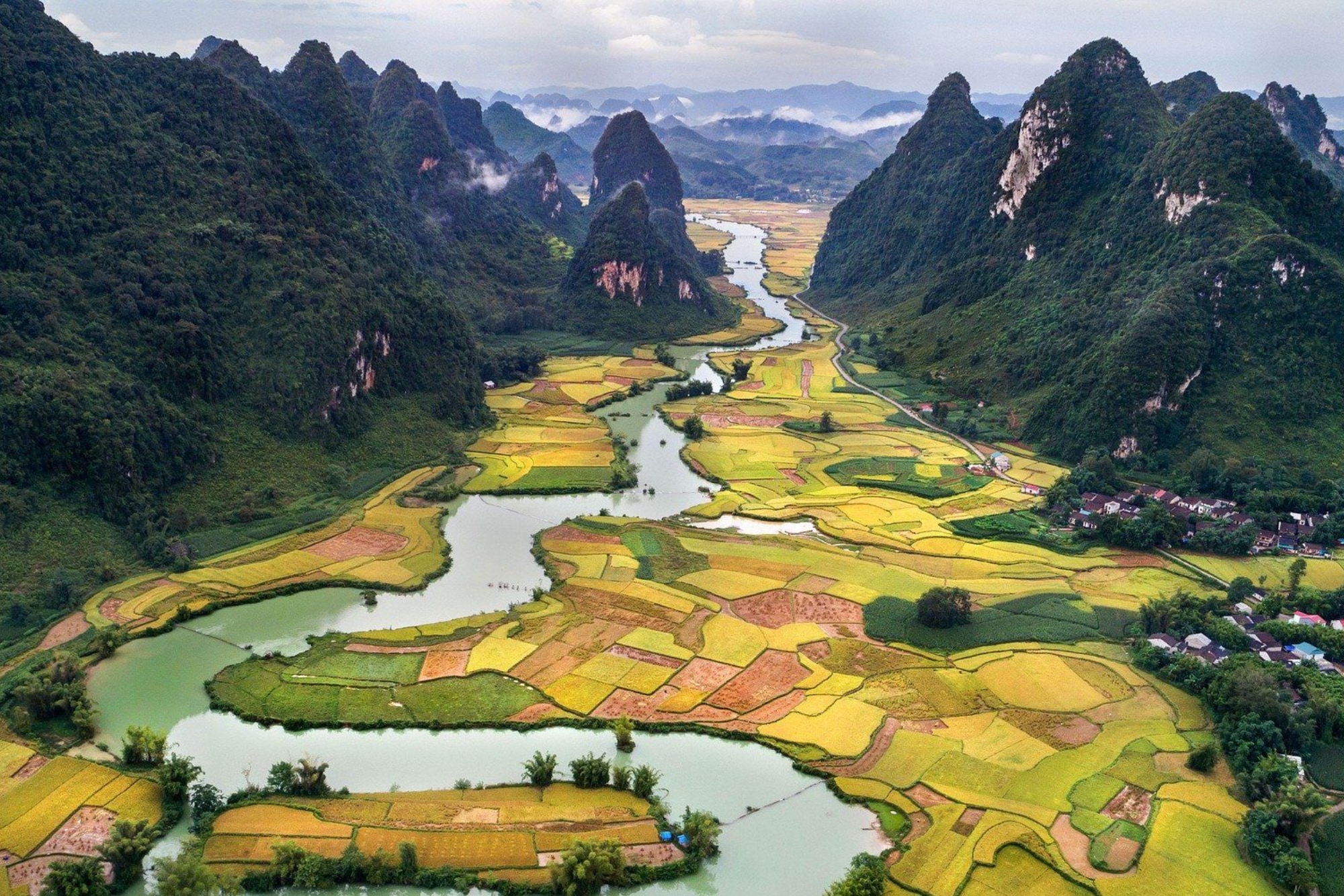 Northern Vietnam experiences cool weather in November, creating ideal conditions for outdoor exploration